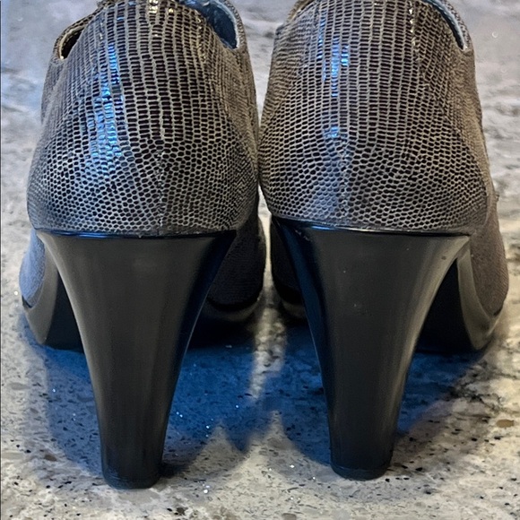 Sofft Sofft Metallic Gray Cutout Gray Heels Size 6.5 - Picture 5 of 6